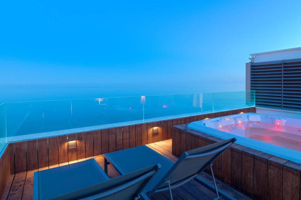 D&R Penthouse On The Beach Appartement Málaga Buitenkant foto